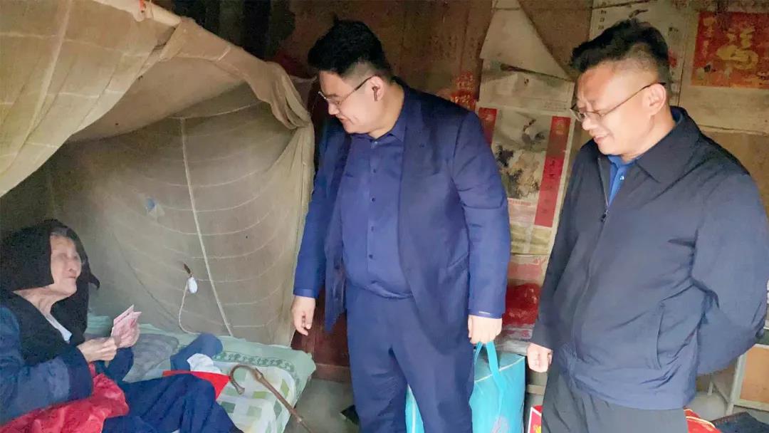 夕陽無限好，敬老情更濃——東岳機(jī)械走訪百歲老人